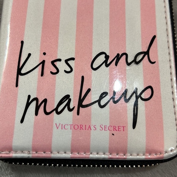 Victoria’s Secret Makeup case - Picture 2 of 6